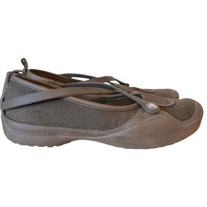 CROCS CELESTE Mary Jane Size 7 Brown Criss Cross Strap Mary Jane Slip On Shoes